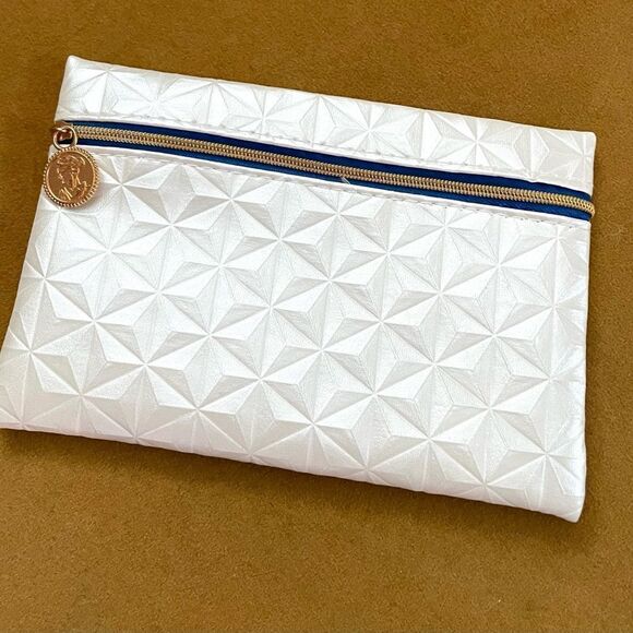 White Ipsy Glam Bag 3D Shiny - Picture 1 of 4